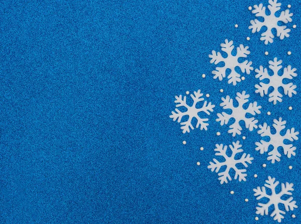 Різдвяний Або Зимовий Синій Фон Білими Сніжинками Намистинами Новорічний Вітальний — стокове фото