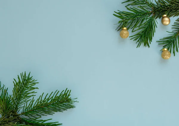 Natal Ano Novo Inverno Fundo Azul Com Ramos Abeto Pequenas — Fotografia de Stock