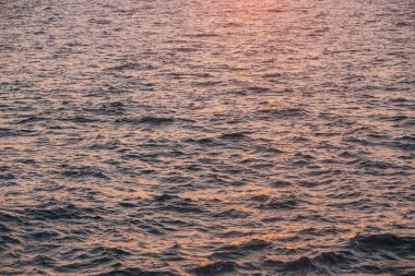 gün batımı aydınlatma doğal rüzgarlı dalgalar