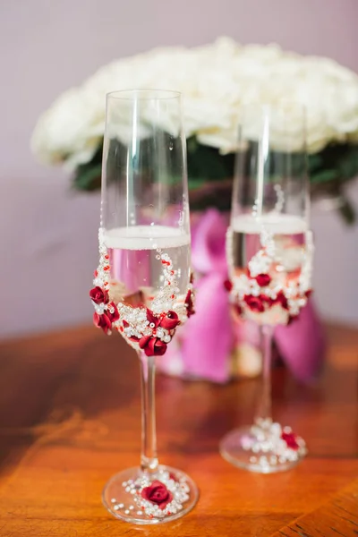 Свадебные Очки Жениха Невесты Два Бокала Шампанского — стоковое фото
