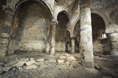 Bina terk edilmiş. Tonlu görüntü.