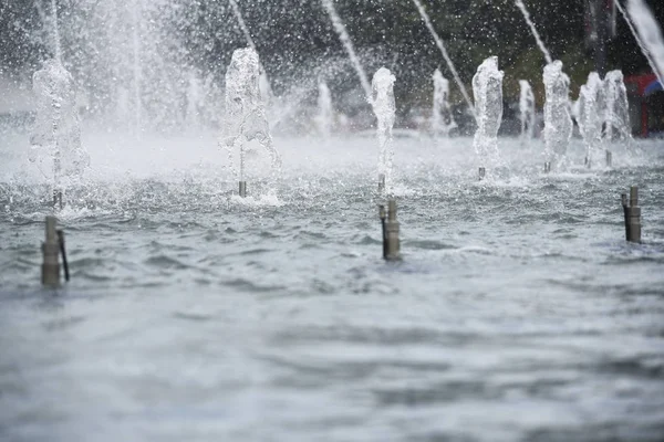 Spruzzi Acqua Della Fontana Sulla Piazza Slavia Belgrado — Foto Stock