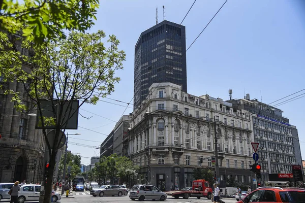 Belgrad Serbia Lipca 2019 Ludzie Chodzą Centrum Miasta Pobliżu Buliding — Zdjęcie stockowe