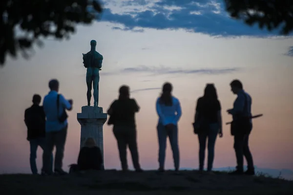 Belgrade Serbia August 2015 Siluete Tineri Timpul Apusului Soare Parcul — Fotografie, imagine de stoc