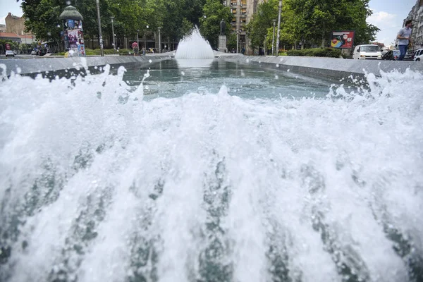 贝尔格莱德 塞尔维亚 2019年6月24日 尼古拉 帕西卡广场在联合大厅前 尼古拉 帕西奇雕像和美丽的著名喷泉被放置 — 图库照片