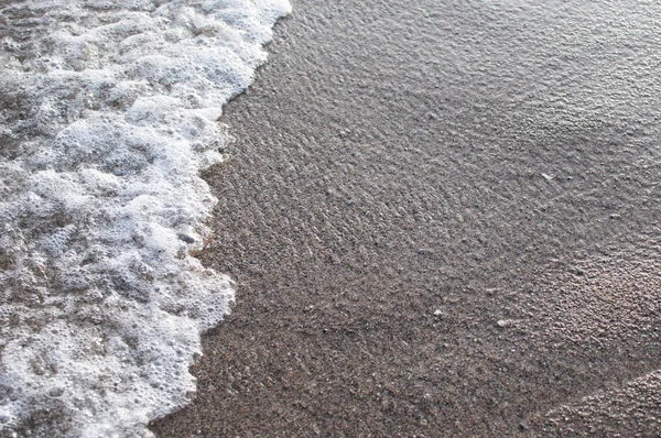 Espuma Branca Uma Onda Mar Areia Litoral Com Lugar Para — Fotografia de Stock