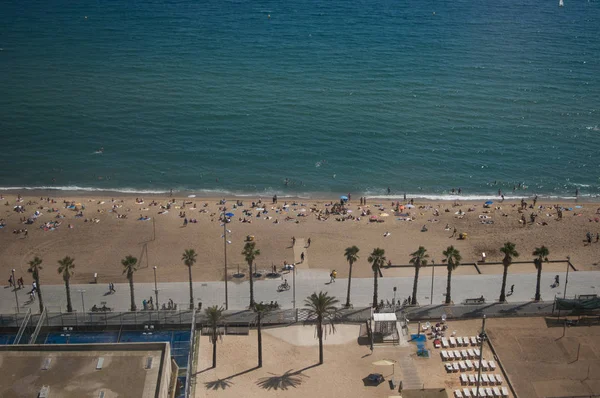 Barcelona Hiszpania Września 2014 Widok Lotniczy Ludzi Plaży Barceloneta Wybrzeża — Zdjęcie stockowe