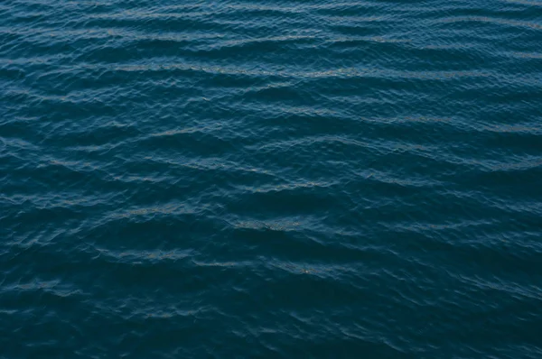Superficie dell'acqua blu sfondo immagine — Foto Stock