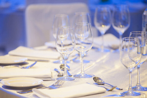 Empty glasses in restaurant