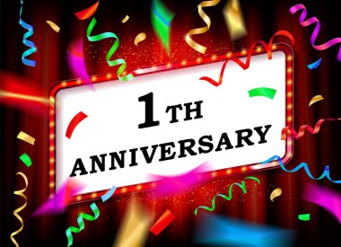 1 yıldır. Yıldönümünde. Sahne ışıklarıyla aydınlatılmış kırmızı bir perdenin arkasında renkli bir konfeti bulunan tebrik kartı şablonu. Vektör illüstrasyonu