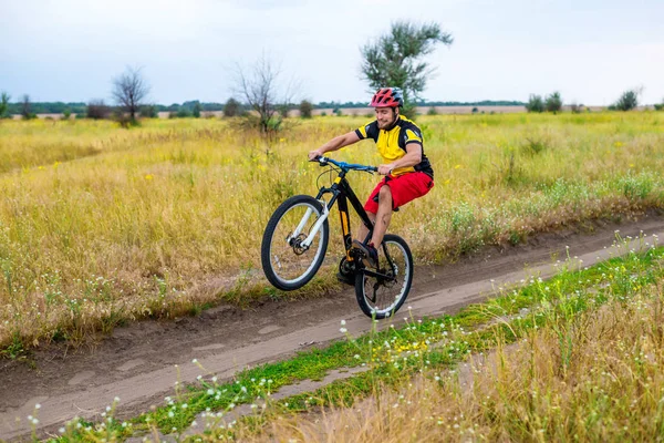 Ciclista Montando Rueda Trasera Bicicleta Estilo Vida Activo Tour Bicicleta — Foto de Stock