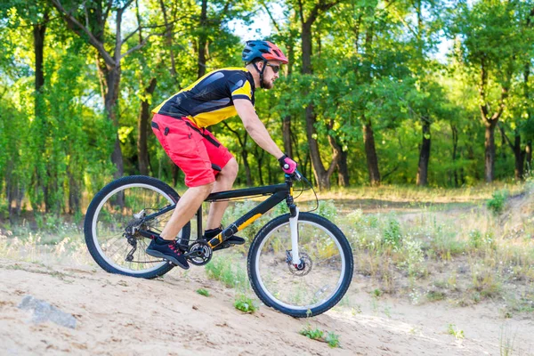 Yclist Gul Ljusa Shirt Rider Från Toppen Aktiv Livsstil Professionell — Stockfoto