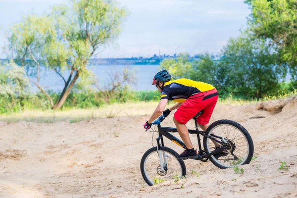 Понятие Экстремального Велоспорта Эндуро Велогонщик Горном Велосипеде Mtb — стоковое фото