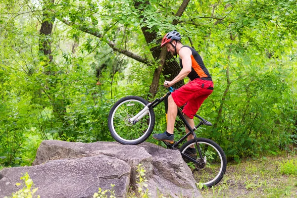 Concepto Estilo Vida Activo Ciclista Montando Las Rocas Ciclista Montando — Foto de Stock