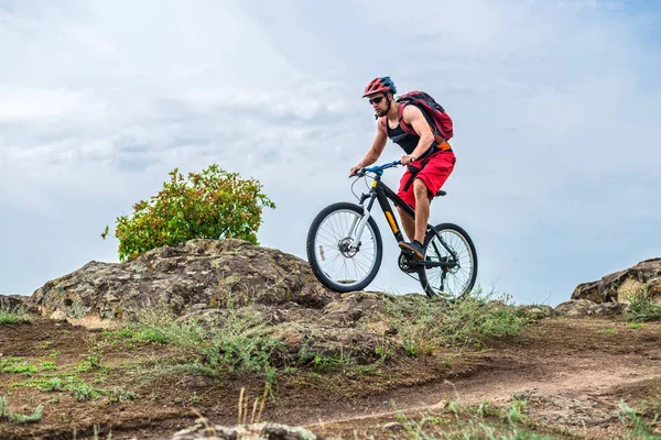 Enduro Fahrer Mit Dem Mountainbike Auf Dem Steinigen Weg Kopie — Stockfoto