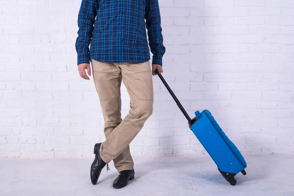 Man with suitcase near brick wall. Space for text — Stock Photo, Image