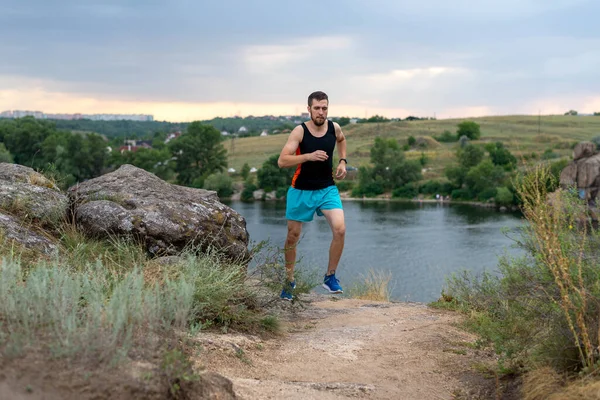 Hombre Corredor Corriendo Sobre Piedras Copia Espacio Libre Estilo Vida — Foto de Stock