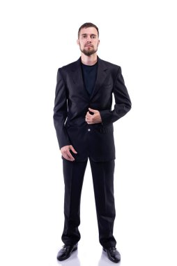 Beyaz arka planda takım elbiseli sakallı bir adam. İş biçimi.