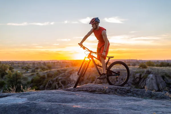Cyclist Rides Mountain Bike Rocks Sunset Copy Free Space Active — Stock Photo, Image