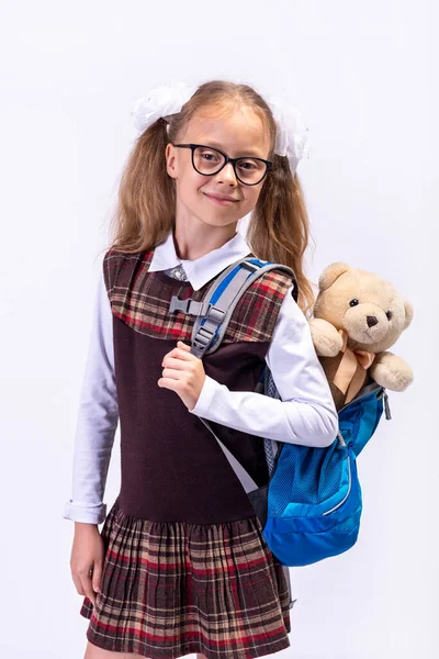 Una Niña Con Uniforme Escolar Una Mochila Espalda Concepto Escolar — Foto de Stock