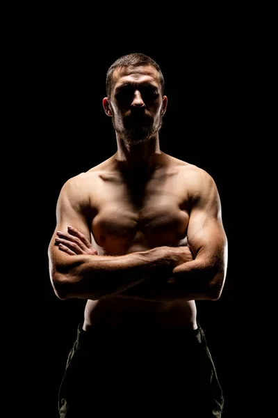 Retrato Hombre Musculoso Fuerte Aislado Sobre Fondo Negro Culturismo — Foto de Stock