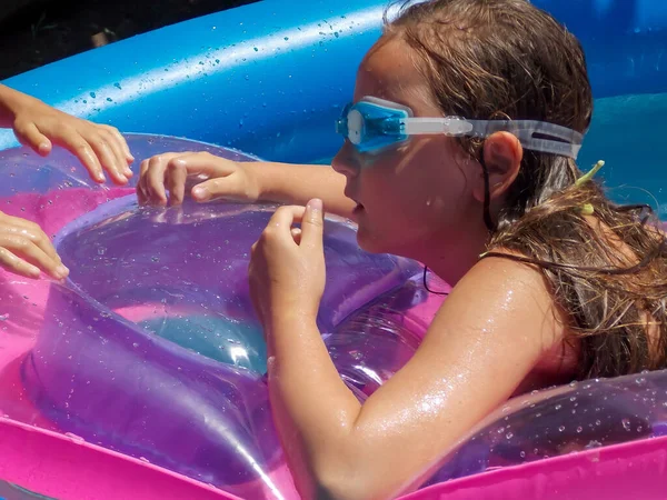 Mädchen Schwimmt Wasser Mädchen Schwimmt Pool — Stockfoto