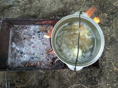 Ateşte balık çorbası