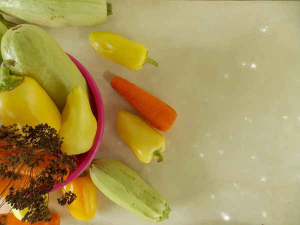 Légumes Dans Bol Sur Table — Photo