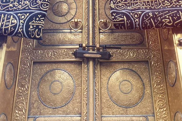 Mecka, Saudiarabien-september 2019. Dörren till Kaaba Call — Stockfoto