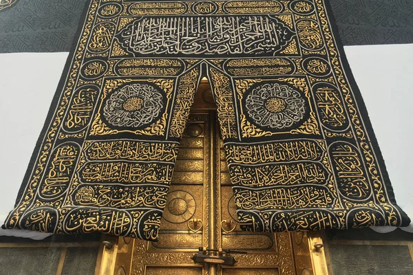 Mecka, Saudiarabien-september 2019. Dörren till Kaaba Call — Stockfoto