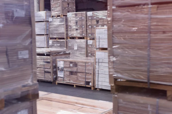 Production line of the wooden floor factory. Warehouse of boards — Stock Photo, Image