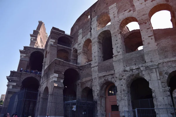 Roma, Italia - Junio 2019 - Coliseo en Roma. El coliseo es el m — Foto de Stock