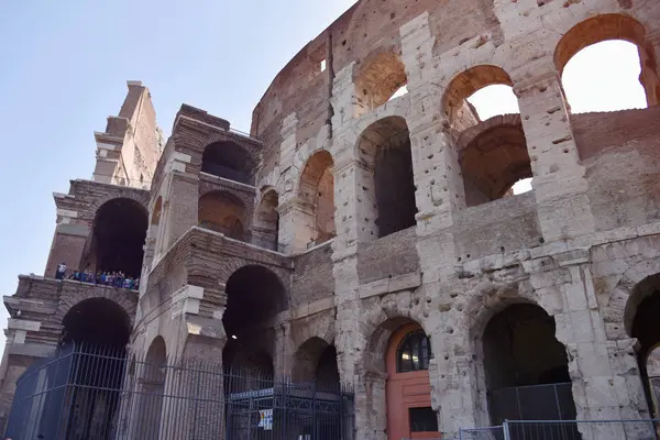 Rom, Italien-juni 2019-Colosseum i Rom. Colosseum är m — Stockfoto