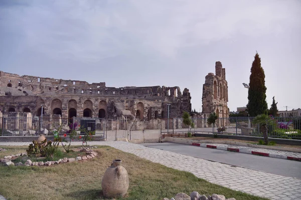 Die Ruinen des antiken römischen Amphitheaters in el-jem. das größte c — Stockfoto