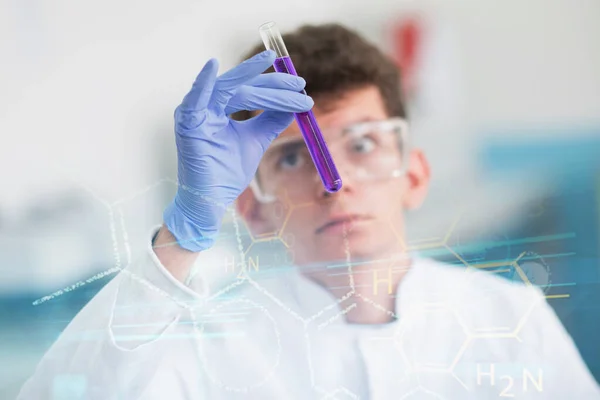 Young male Laboratory scientist working at lab with test tubes a — Stock Photo, Image