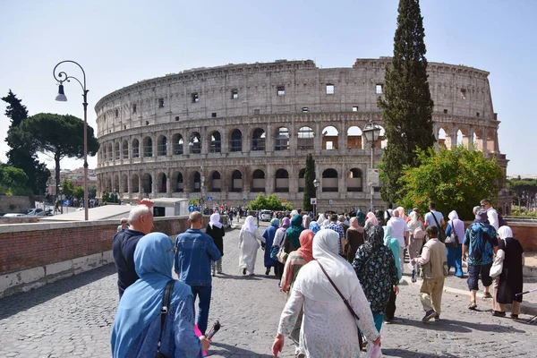 Rom, Italien - juni 2019 - Colosseum i Rom. Colosseum er den m - Stock-foto
