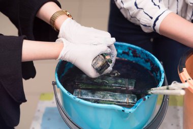 Çeşitli kravat boyaları, Japon Shibori teknikleri. Tekstil halkla ilişkiler.