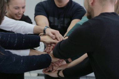 Teknik meslek eğitimi alan bir grup genç öğrenci