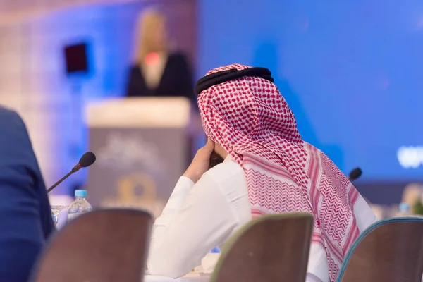 Business Conference und Präsentation, arabischer Geschäftsmann represen — Stockfoto