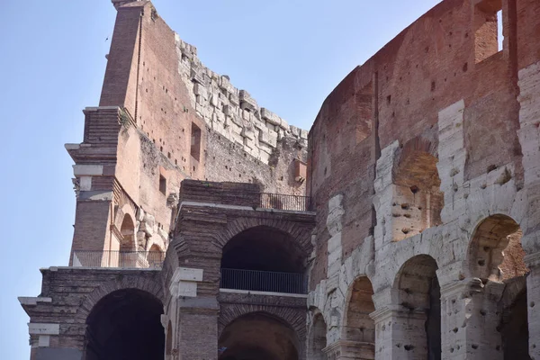 Roma, Itália - Junho de 2019 - Coliseu em Roma. Coliseu é o m — Fotografia de Stock