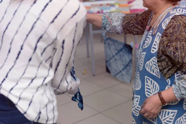 Vari stili di tintura cravatta, tecnica shibori.Stampa tessile per b — Foto Stock