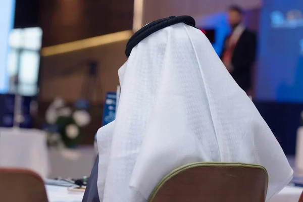 ビジネス会議とプレゼンテーション、アラビア語のビジネスマンが代表 — ストック写真