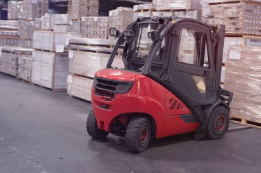 Depo depo tersanesinde Forklift yükleyici. Dağıtım pro