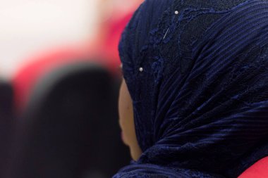 Güzel, Afrikalı, tesettürlü Müslüman bir kız.