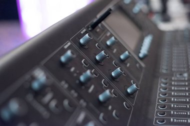 Ses karıştırıcı konsolu. Ses mikseri, müzik ekipmanları. Broadca