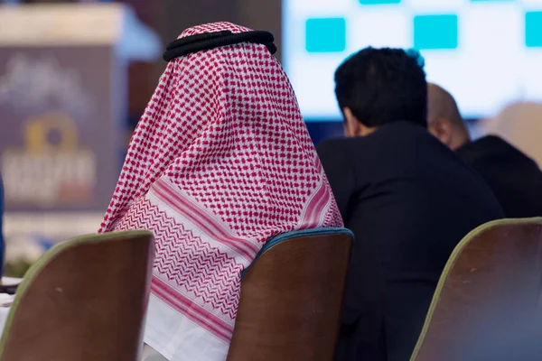 Forretningskonferanse og presentasjon, arabisk forretningsmann-undertrykkelse – stockfoto