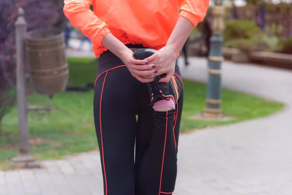 Młoda Biegaczka Przygotowująca Się Joggingu Ulicy Odpowiednie Ciało Wymaga Ciężkiej — Zdjęcie stockowe