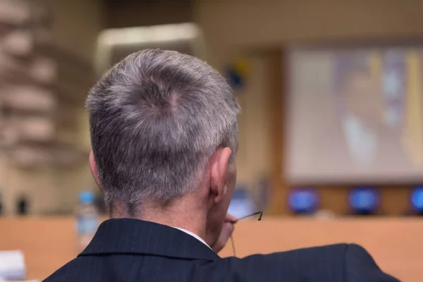 Businessman at business conference room with public giving prese — Stock Photo, Image