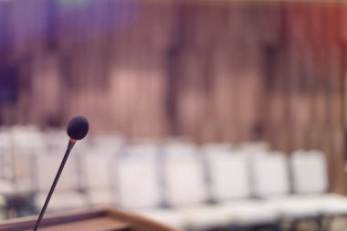 Küçük konferans h Soyut bulanık fotoğraf üzerinde Mikrofon