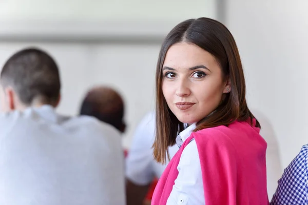 Studenti život na kampusu. Portrét studentky s — Stock fotografie